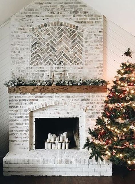 Christmas Décor Ideas For Your Face Brick Fireplace German Smear Brick, Fireplace Makeovers, German Smear, Fireplace Redo, Brick Fireplace Makeover, Brown Brick, Farmhouse Fireplace, Corner Fireplace, Fireplace Remodel