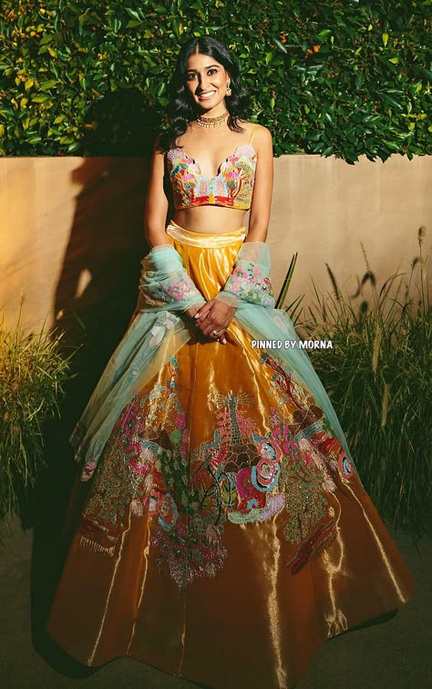 Aisha Rao Lehenga, Savya Sachi Lehenga, Kali Lehenga, Aisha Rao, Tissue Dupatta, Heavy Lehenga, Mehendi Outfits, Lehenga Designs Simple, Indian Look