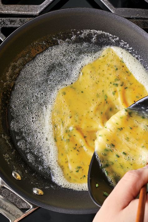 An omelette may seem like the ideal brunch option, but in France, it’s a far more frequent dinnertime dish – and a highly technical one, at that. Rolled rather than folded, the ideal French omelette is very pale yellow in color, almost impossibly even in shape, and just barely set on the inside. #easy #easyrecipes #quickandeasy #easyrecipesideas #breakfast #easybreakfast #easybreakfastideas #easybreakfastrecipes #brunch #easybrunchideas Best Omelette, French Omelette, French Eggs, Omelette Recipe, Boiled Egg Diet, French Cooking, Breakfast Brunch Recipes, Cooking Food, Chef Recipes