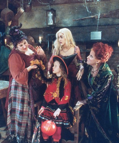 Halloween Widget, Hocus Pocus Movie, Helloween Wallpaper, Widget Board, Halloween Film, Spooky Movies, Wallpaper Halloween, Disney Vintage, Halloween Inspo