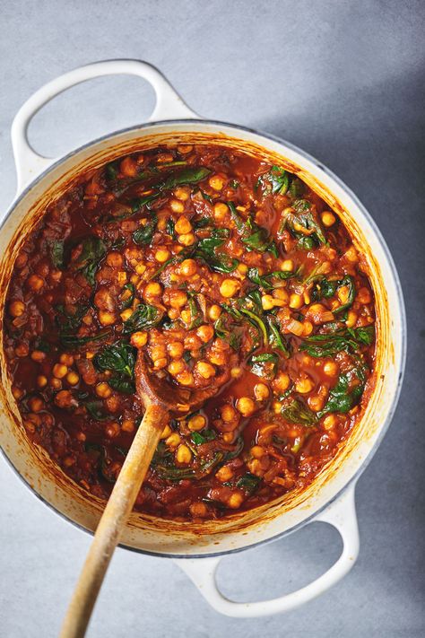 Mediterranean Chickpea Casserole with Spinach and Feta // Natural Girl Modern World // Vegetarian & Gluten Free Chickpea Casserole, Casserole With Spinach, Mediterranean Chickpea, One Pot Vegetarian, Mediterranean Meals, Natural Girl, Dry Chickpeas, Mediterranean Diet Plan, Mediterranean Lifestyle