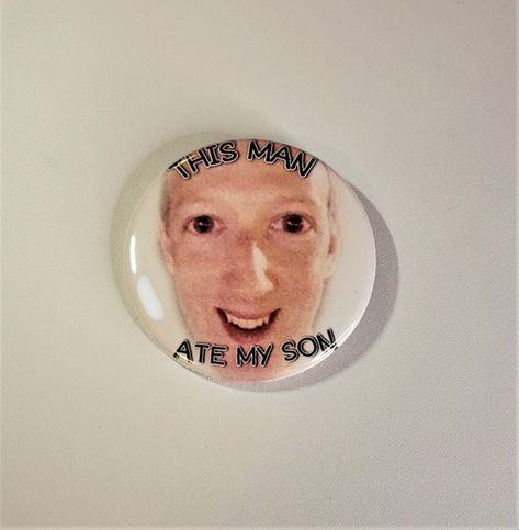 Mark Zuckerberg Funny, Zuckerberg Meme, Anti Facebook, Anti Memes, Mark Facebook, Funny Buttons, Bad Memes, Facebook Humor, Mark Zuckerberg