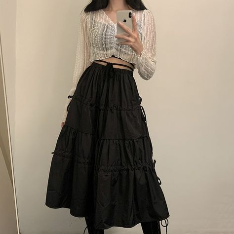 Black Skirt Outfits, Harness Fashion, Skirt Aesthetic, Pastel Goth Fashion, Long Skirt Outfits, Trendy Fashion Outfits, Korean Street Fashion, Skirt Design, Long Black