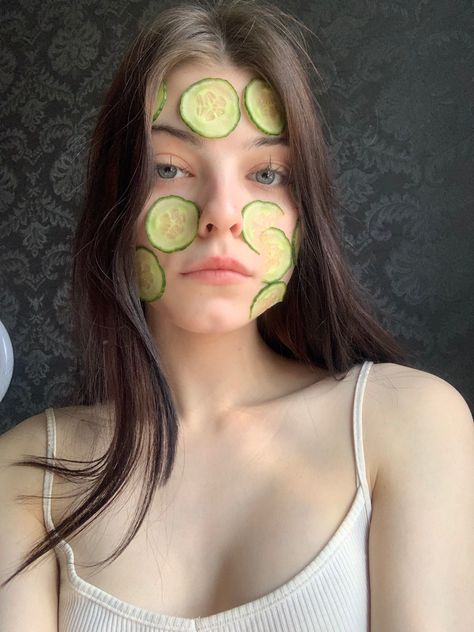 Cucumbers On Eyes Aesthetic, Cucumber On Face, Cucumber Skincare, Cucumber Eye Mask, Self Care Maintenance, Tomato Mask, Cucumber On Eyes, Cucumber Face, Cucumber Face Mask