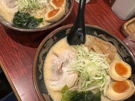 👀🤳 Japan Ramen Restaurant, Japan Aesthetic Food, Tokyo Japan Food, Japan Tokyo Aesthetic, Ramen In Japan, Tokyo Street Food, Tokyo Ramen, Tonkatsu Ramen, Japan Ramen