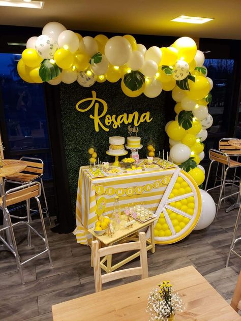 Lemon Balloon Arch, Lemonade Theme Party, 54th Anniversary, Lemon Themed Party, Game Stand, Diy Lemonade Stand, Lemon Birthday, 40th Bday Ideas, Bazaar Ideas