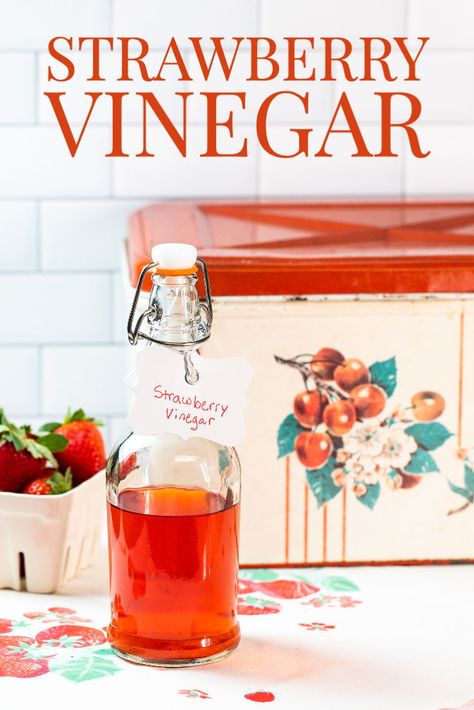 Making Vinegar, Diy Vinegar, Fruit Vinegar, How To Make Vinegar, Strawberry Vinegar, Flavored Vinegars, Infused Vinegars, Fermentation Recipes, Vinegar Uses