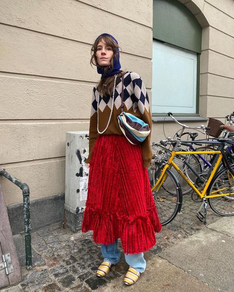 Kathrine Maron (@kathrinemaron) • Instagram photos and videos Fall Turtleneck Outfit, Layering Street Style, Skirt Over Jeans, Layered Winter Outfits, Winter Layering Outfits, Layer For Winter, Layer Clothes, Happy As A Clam, Winter Pins