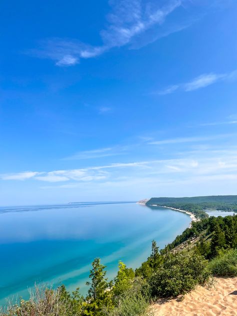 Michigan Traverse City, Traverse City Aesthetic, Traverse City Michigan Aesthetic, Traverse City Bachelorette Party, Northern Michigan Aesthetic, Tom Lake, Michigan Beach Towns, Midwest Vacations, Ultimate Summer Bucket List