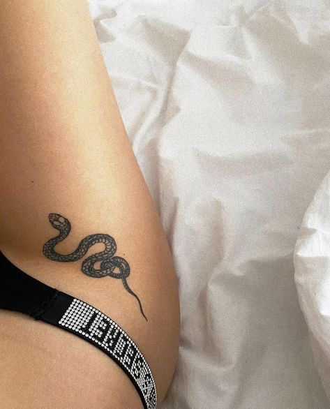 Small Hip Tattoos Women, Small Thigh Tattoos, Tattoos To Cover Scars, Hip Tattoos Women, Petite Tattoos, Thigh Tattoos Women, Back Tattoo Women, Discreet Tattoos, Snake Tattoo