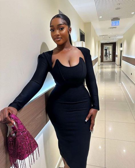 Black corset bandage dress with sleeves Graduation Dress College Plus Size, Black Bodycon Dress Outfit Classy, Graduation Outfits For Women, Graduation Dress Plus Size, Black Graduation Dress, Body Con Dress Outfit, Corporate Dress, Dinner Dress Classy, Stylish Work Attire