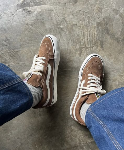 Brown Vans Outfit Men, Brown Vans Outfit, Dark Brown Sneakers, Nails Hair Hips Heels, Vans Outfit Men, Brown Vans, Sneakers Socks, Football Jersey Outfit, Vans Outfit