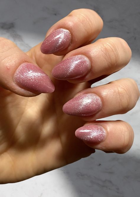 Magnet Nails Pink, Cateyes Nails Pink, Velvet Gel Nails, Magnetic Pink Nails, Pink Tiger Eye Nails, Velvet Nails Pink, Mauve Cat Eye Nails, Cateye Nailart Ombre, Pink Cateye Nail