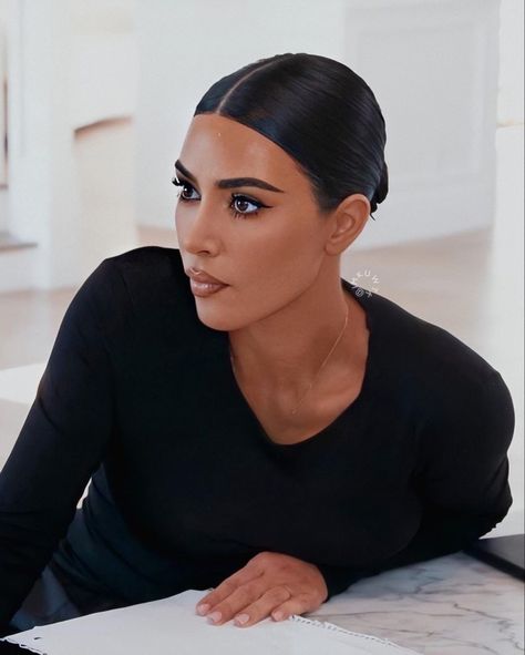 Kim Kardashian Family, Kim Kardashian Makeup, Estilo Kardashian, Kim Kardashian Hair, Kim K Style, Kim Kardashian Style, Kardashian Style, Kim K, Kardashian Jenner