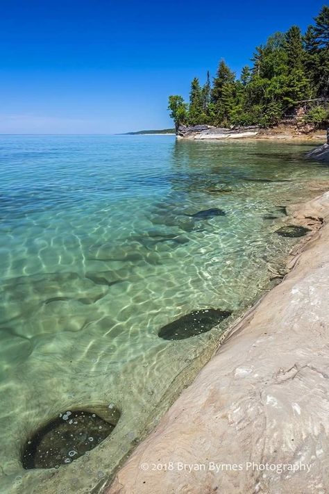 The pristine waters of Lake Superior at The Coves area in the Beaver Basin Wilderness, Pictured Rocks National Lakeshore. If you’re on Instagram, you can follow me at instagram.com/bryanbyrnesphotography Usa Architecture, Travel Michigan, Travel Alaska, Michigan Lake, Michigan Adventures, Pictured Rocks, Pictured Rocks National Lakeshore, Michigan Road Trip, Michigan Vacations