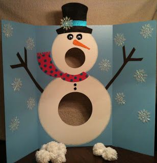 Pom Pom Snowman Game Schnee Party, Snowman Games, School Christmas Party, Snowman Party, Christmas Carnival, Kids Christmas Party, Winter Preschool, Winter Wonderland Party, Toss Game