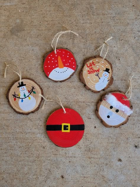 Wooden Ornaments Diy, Ornaments Diy Kids, Wood Slice Ornaments, Handmade Christmas Crafts, Wooden Slices, Charming Christmas, Wood Christmas Ornaments, Wooden Christmas Ornaments, Kids Ornaments