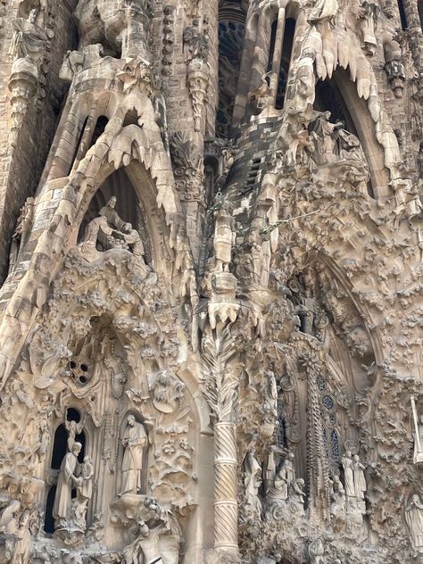 sagrada familia Barcelona Cathedral Sagrada Familia, Sagrada Familia Aesthetic, Familia Aesthetic, Pretty Architecture, Antoni Gaudí I Cornet, Cathedral Architecture, Antoni Gaudi, Hiding Places, Gothic Aesthetic