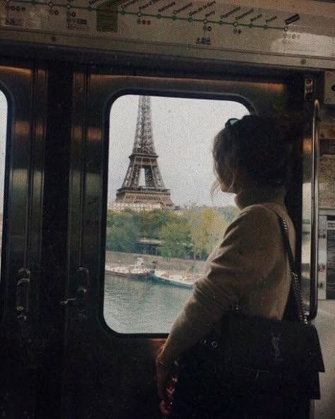 Paris Dream, France Aesthetic, Paris Vibes, Instagram Baddie, Parisian Life, Travel Around Europe, Paris Aesthetic, Voyage Europe, Living In Paris