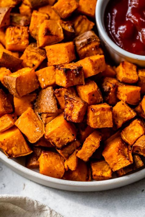 These air fryer sweet potato cubes are ready in under 20 minutes! They're an easy side dish that's sweet, smoky, garlicky, and irresistible. Yams Air Fryer, Air Fryer Sweet Potatoes Cubes, Air Fryer Sweet Potatoes, Sweet Potato Cubes, Potato Cubes, Sweet Potato Cinnamon, Cooks Air Fryer, Easy Side Dish, Fryer Recipes