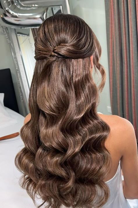 Long Curled Hair Half Up Half Down, Updo For A Wedding, Wavy Short Hair Wedding, Wavy Half Updo Hairstyles, Hairstyles Prom Half Up, Half Up Half Down Wedding Hair Elegant, Half Updo Prom Hair, Hairstyles For Prom Brown Hair, Bridesmaid Hairstyles Loose Curls