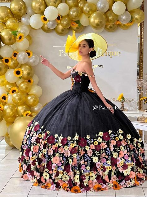 Mexican 15 Dresses, Fairytale Quince, Sweet Sixteen Party Themes, Princess Quinceanera Dresses, Dresses Puffy, Vestido Charro, Quince Stuff, Mexican Quinceanera, Quinceanera Centerpieces