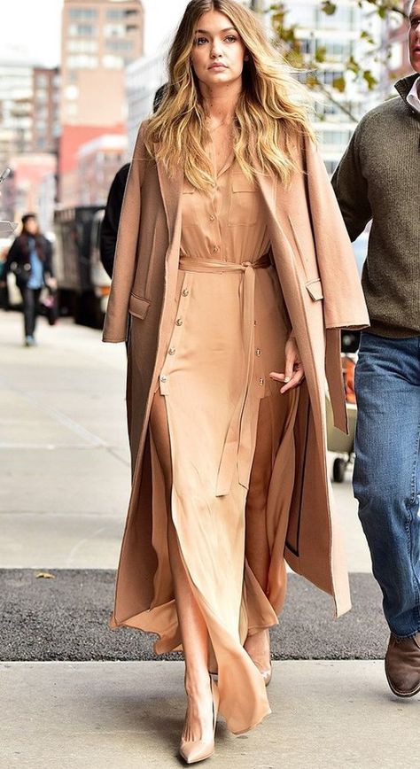 Gigi Hadid Outfits, Gigi Hadid Style, Self Portrait Dress, Gigi Bella, Hadid Style, Celebrity Outfits, Fashion Weeks, Gigi Hadid, Bella Hadid