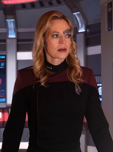 On Guard - Star Trek: Picard Season 3 Episode 4 - TV Fanatic Star Trek Picard Season 3, Michelle Hurd, Gates Mcfadden, Beverly Crusher, Seven Of Nine, Jonathan Frakes, Star Trek Picard, Kate Mulgrew, Celebrity Fashion Outfits