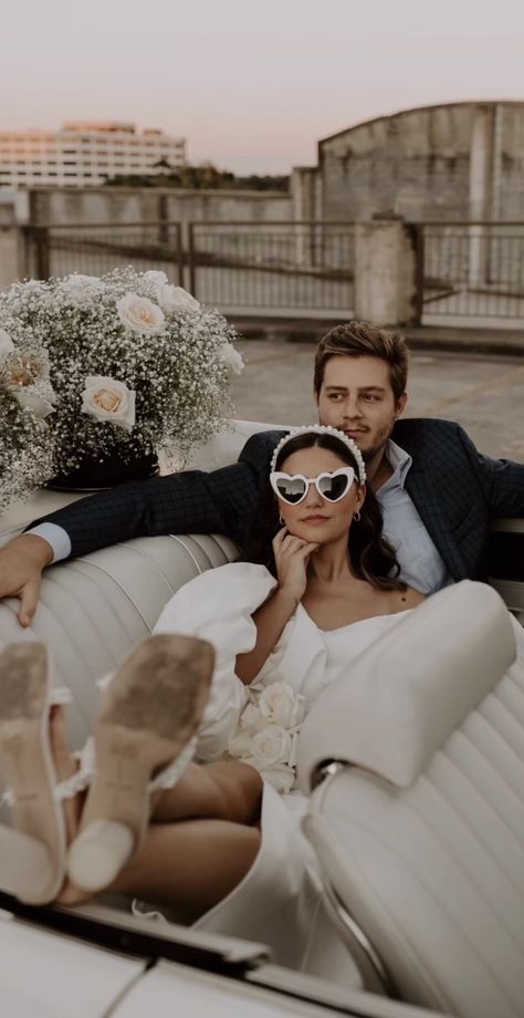 Most Beautiful Elopements, Vintage Prenup Shoot Outfit, Vintage Wedding Shoot Photography, 50s Wedding Photos, Prenup Wedding Ideas, Engagement Vintage Photos, Save The Date Pictures Ideas, Engagement Photoshoot Ideas Vintage, Vintage Wedding Elopement