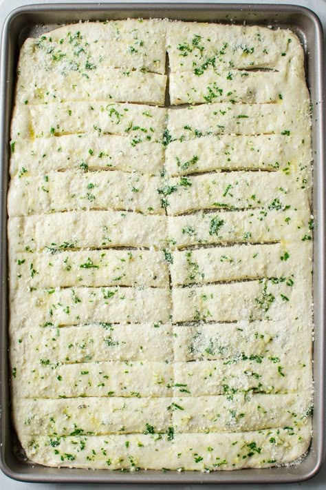 Garlic parmesan breadsticks before baking Garlic Parmesan Breadsticks, Parmesan Bread Bites, Parmesan Breadsticks, Homemade Breadsticks, Pizza Bread Recipe, Garlic Bread Pizza, Parmesan Bread, Homemade Garlic Bread, Bread Sticks Recipe