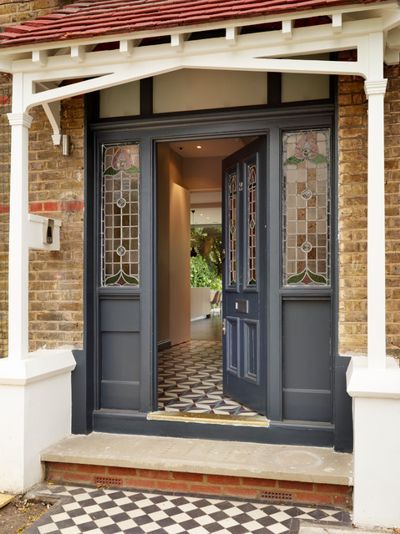 Front Door Ideas & Inspiration - Tips From Period Home Style Entrance Tiles, Victorian Entrance, Victorian Front Doors, Front Door Inspiration, Kitchen Architecture, Front Door Steps, Traditional Front Doors, Stained Glass Door, Front Door Porch