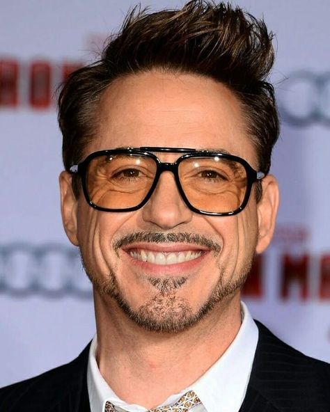 Avengers: Still in End Game #handsome #ironman Iron Man Actor, Robert Downey Jr Glasses, Hank Palmer, Iron Man Cartoon, Robert Downey Jnr, Toni Stark, Robert Downey Jr Iron Man, Men's Facial Hair, End Game