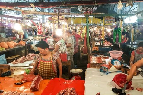 After 15 Years I Visited a Wet Market in the Philippines - I remember this wet market is a common scene for me when I was growing up. My mom always ask me to come with her when she buys our food for the week whether it is in Balintawak, Muñoz, Nepa Q Mart, Farmers Market in Cubao and Baguio City Market.... Food For The Week, Wet Market, Asian Side Dishes, Mongolian Beef Recipes, Baguio City, Easy Chinese Recipes, Filipino Culture, Quezon City, Baguio