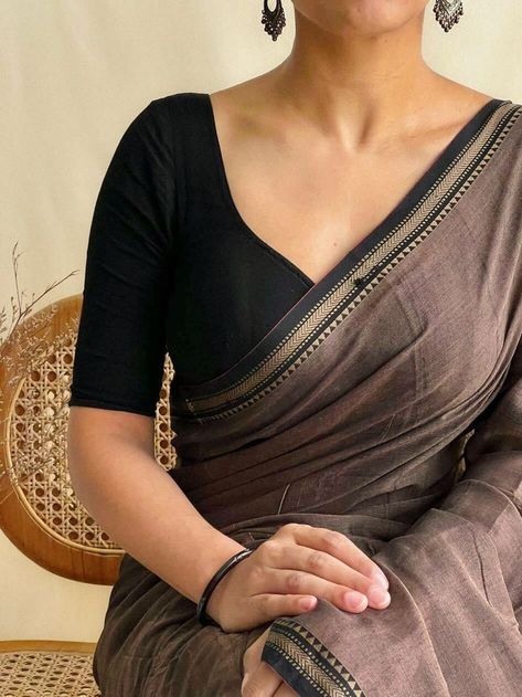 Saree Styles Cotton, Indian Street Fashion Women, Free Size Blouse, Cotton Saree Blouse Designs, Cotton Blouse Design, Saree Wearing Styles, Simple Saree Designs, New Saree Blouse Designs, Latest Model Blouse Designs