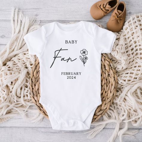 Personalized Bodysuit Baby Announcement Birth Flower Onesie - Etsy Canada Newborn Onesies, Baby Vest, Baby Reveal, Baby T Shirts, Pregnancy Reveals, Coming Home Outfit, Baby Outfits, Baby Body, Home Outfit