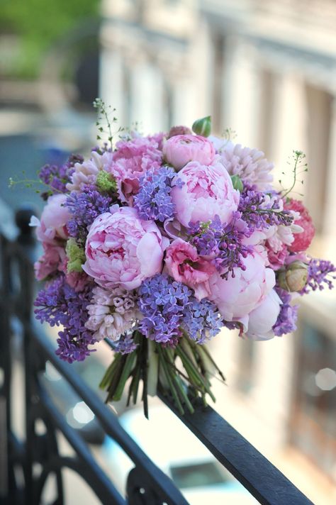 Instagram: @iwanavicky @florariairis fresh flowers bouquet florariairis florist life do whatvyou love wedding Purple Flower Bouquet, Hydrangea Bouquet Wedding, O J Simpson, Purple Clematis, Lilac Bouquet, Syringa Vulgaris, Tips And Trick, Peonies And Hydrangeas, Hydrangea Bouquet