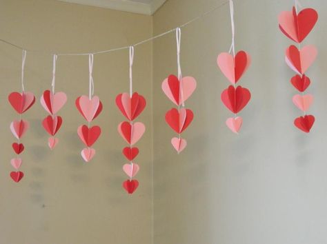 Diy Garland Paper, Cheap Bridal Shower Ideas, Yard Renovation, Paper Heart Garland, Events Decorations, Valentine Decoration, Valentines Party Decor, Bridal Shower Decorations Diy, Diy Valentine's Day Decorations