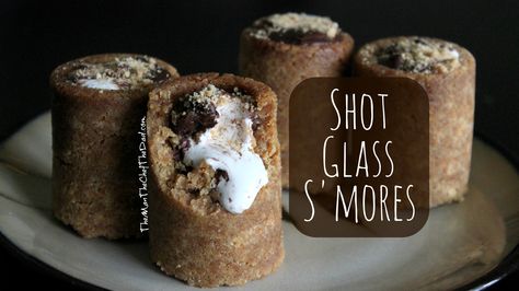 Shot Glass S'mores – The Man, The Chef, The Dad Cookie Shot Glass, Edible Shot Glasses, Shot Glass Mold, Frozen Pops, Shot Glass Desserts, Cookie Shots, Chocolate Shots, Chocolate Bowl, Smore Recipes