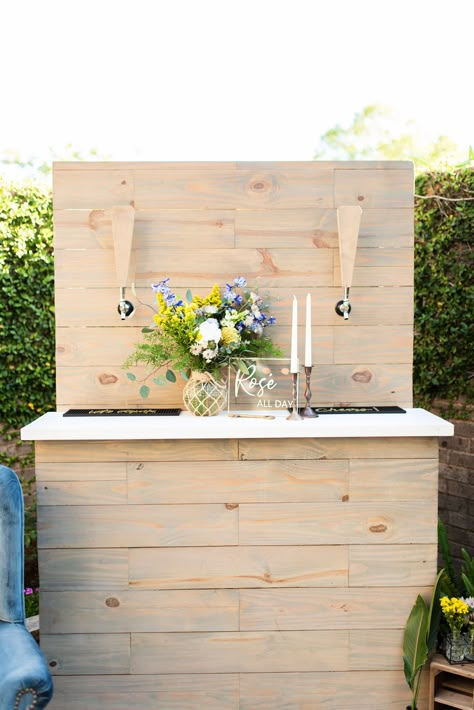 Beer Cart Wedding, Beer Display Wedding, Diy Beer Wall Wedding, Diy Beer Bar Wedding, Beer Tap Wall Wedding, Self Serve Tap Bar, Boba Catering, Diy Beer Bar, Beer Tap Wall