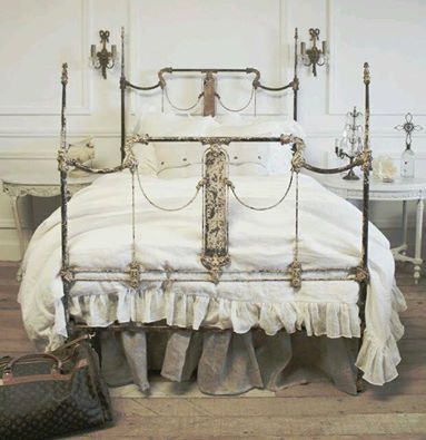 Vintage bed. A little bit shabby. Vintage French Bedroom, Antique Iron Beds, Shabby Bedroom, Iron Beds, Wrought Iron Beds, Wrought Iron Bed, Iron Bed Frame, French Bedroom, Shabby Chic Bedding