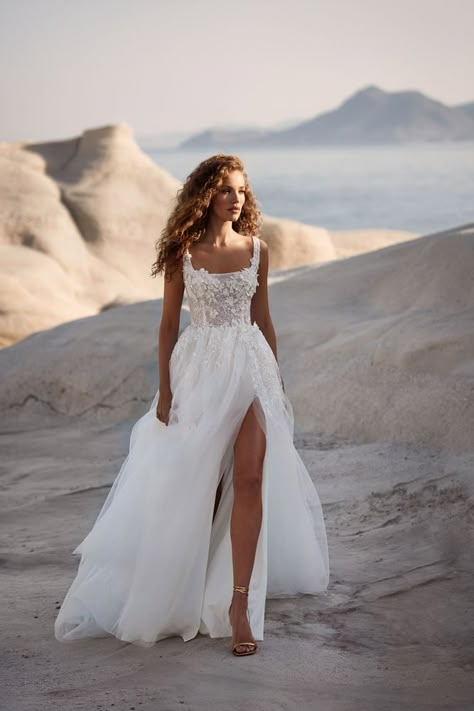 Wedding Dresses Mermaid Off The Shoulder, White Ball Dresses, White Formal Dresses, Milla Nova, Tulle Wedding Gown, Wedding Dresses Mermaid, Gown Inspiration, Backless Wedding, Dream Wedding Ideas Dresses