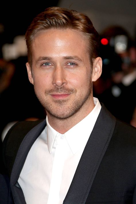 Ryan Gosling- Cosmopolitan.com Classic Short Hairstyles, Райан Гослинг, Short Haircut Styles, First Ladies, Leading Men, Hottest Male Celebrities, Hollywood Men, Mens Fashion Classic, Celebrity Portraits