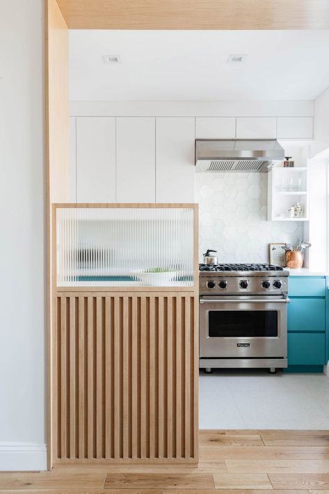 Pale woodwork updates 1920s apartment in New York’s Upper West Side Minimalism Living, Upper West Side Apartment, Single Apartment, Riverside Apartment, Sliding Wood Doors, White Molding, Commercial And Office Architecture, Off White Walls, Galley Style Kitchen