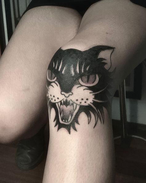 sillygoose | 🐈‍⬛ #tattoo #tattooflash #boldlines #oldchooltattoo #tattooapprentice #blackwork #traditionaltattoo #cat #cattattoo #blackcat #knee… | Instagram Cat Knee Tattoo, Black Panther Cat, Panther Cat, Single Needle Tattoo, American Traditional Tattoos, Tattoo Apprentice, Knee Tattoo, Traditional Tattoos, Flash Art