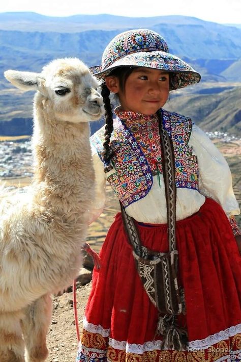 Peru Llama, Peru Fashion, Peru Culture, Peruvian Culture, Peruvian Art, Kids Around The World, People Of The World, World Cultures, 인물 사진