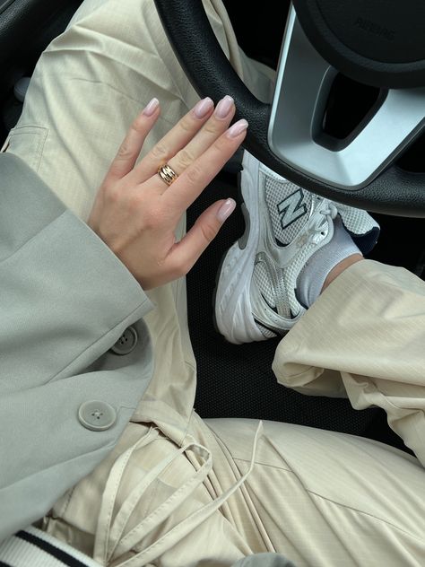 Car Outfit Pics Selfie, Car Fit Check Aesthetic, Aesthetic Sneaker Pictures, Aesthetic Car Selfies, Shoes In Car, Car Selfies Aesthetic, Car Selfie Aesthetic, Car Outfit, Car Selfies