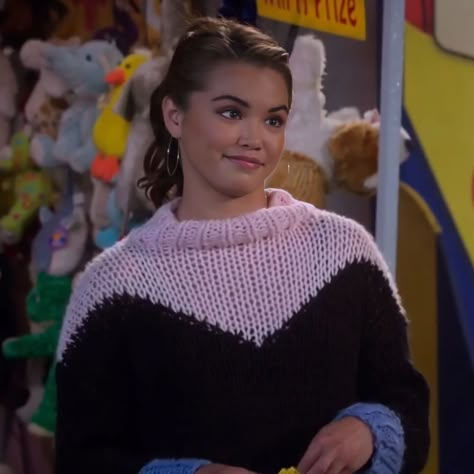 Alexia E Kate Serie, Skylar Storm, Alexa Mendoza, Feminine Characters, Paris Berelc, Alexa & Katie, Funky Outfits, Again And Again, Pretty Woman