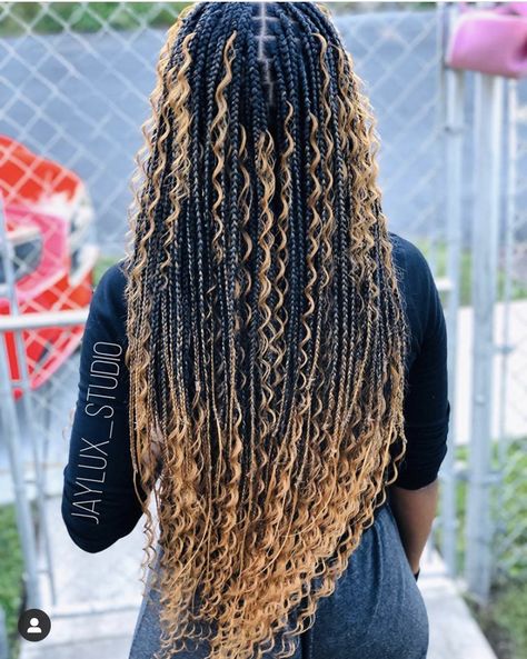 knotless bohemian box braids Colored Box Braids, Twisted Hair, Bohemian Braids, Colored Braids, Goddess Braids Hairstyles, African Hair Braiding Styles, Box Braids Hairstyles For Black Women, Braids Hairstyles Pictures, Cute Box Braids Hairstyles