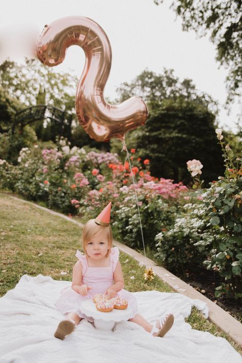 Second Birthday Photo Shoot Outside, Second Birthday Girl Photoshooting, Diy 2nd Birthday Photo Shoot, Two Year Old Birthday Photo Shoot, Photoshoot 2nd Birthday, Second Birthday Photoshoot, Second Birthday Photo Shoot, 2nd Birthday Photo Shoot Ideas, 2nd Birthday Photography