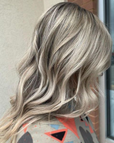 Ashy Blonde Balayage, Brassy Blonde Hair, Ash Blonde Hair Dye, Light Ash Blonde Hair, Cool Ash Blonde, Dark Strawberry Blonde, Grey Blonde Hair, Brassy Blonde, Dark Ash Blonde